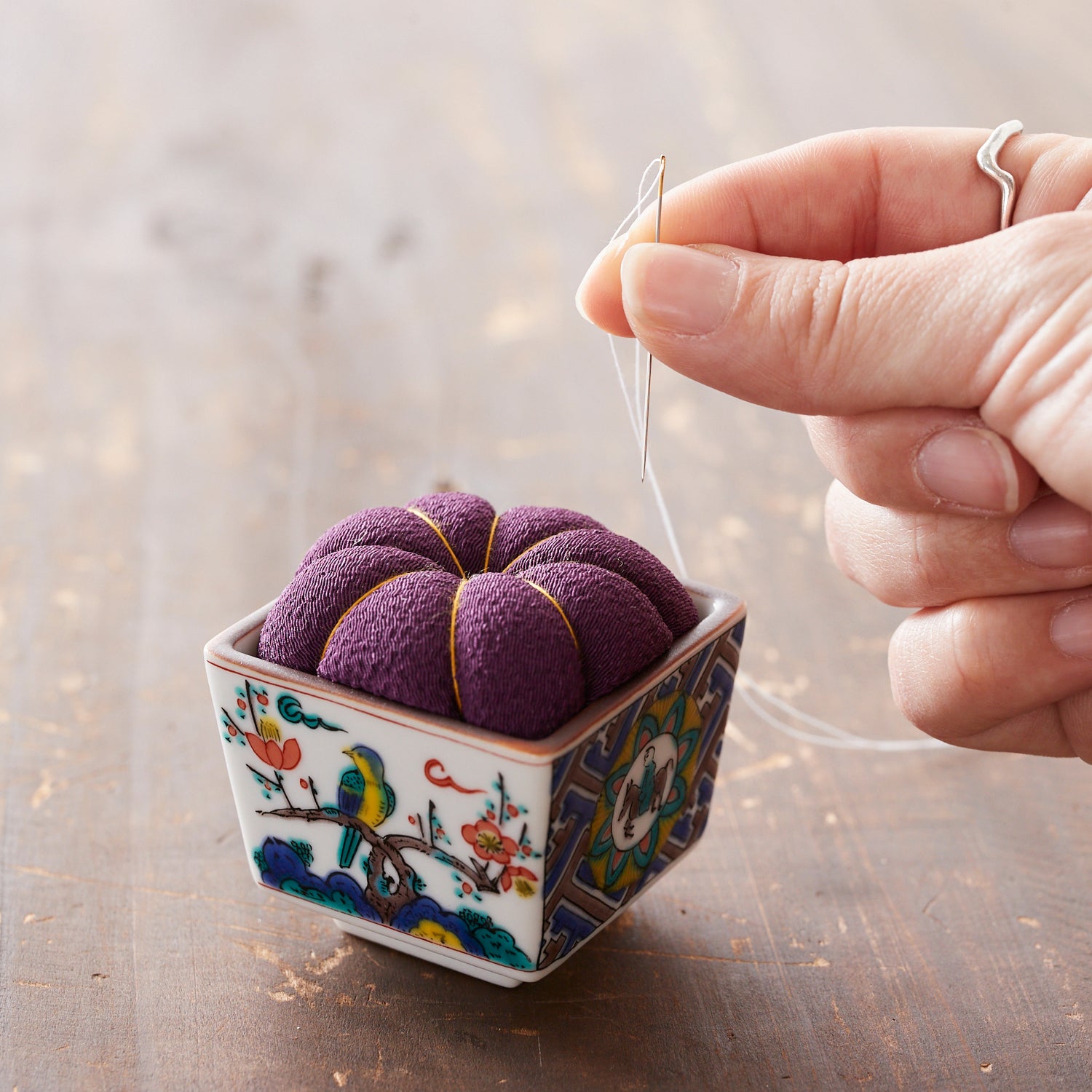 hiro kanページ Hiro Kutani Pincushion | Kokka Fabrics