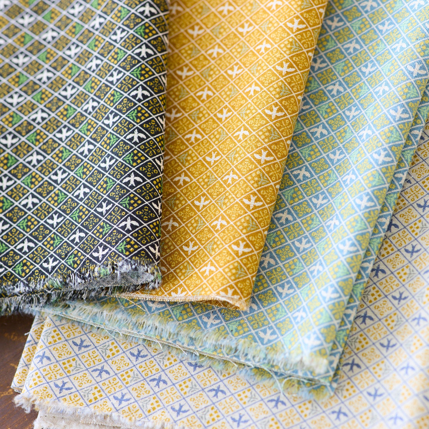 koki sekizawa シルクバッグ　goffa st pour homme Mimosa Birds Cotton Linen Canvas | Kokka Fabrics