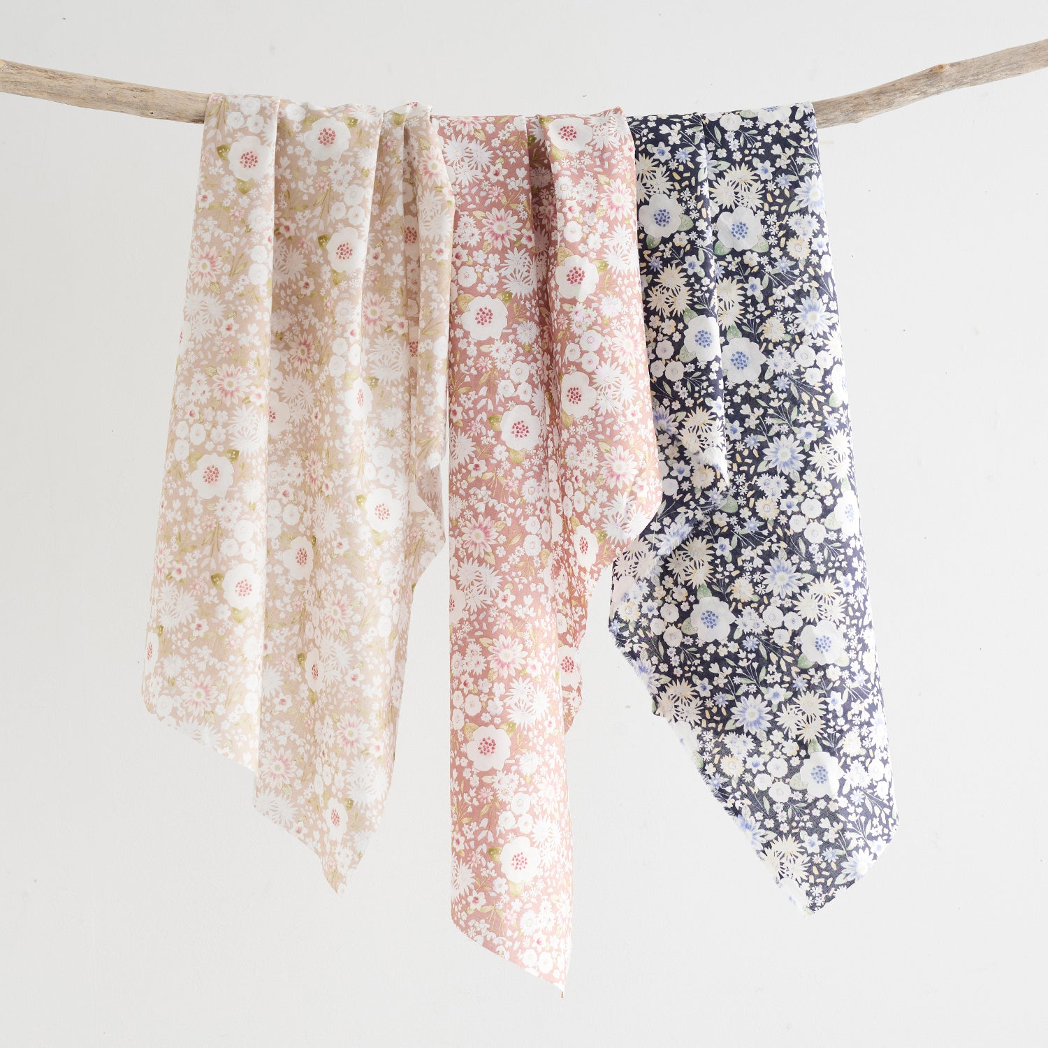 Flownny Vintage Floral Cotton Lawn | Kokka Fabrics