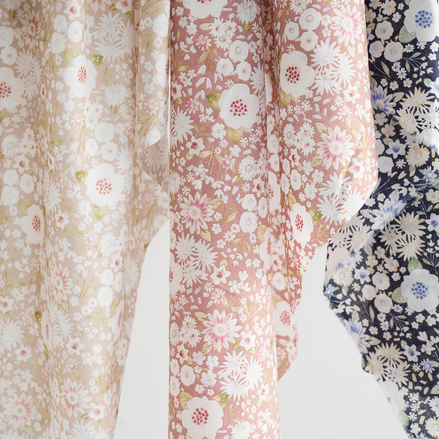 Flownny Vintage Floral Cotton Lawn | Kokka Fabrics