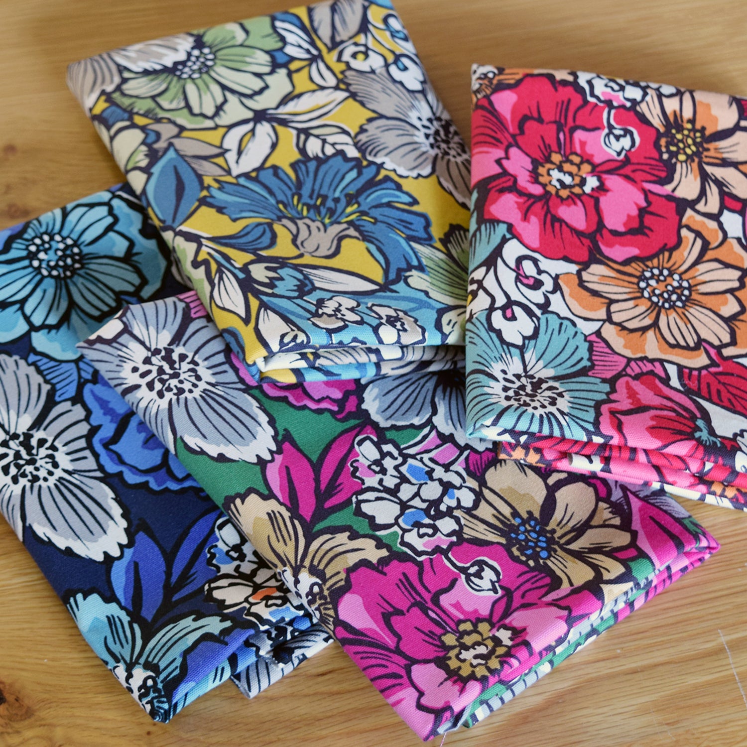 Jambo Floral Cotton Oxford | Kokka Fabrics