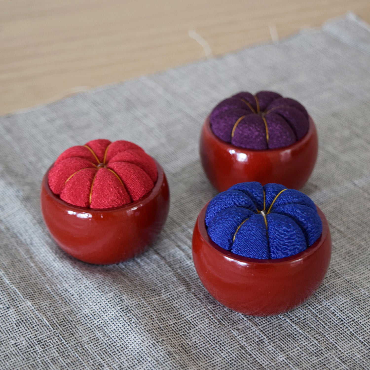 家具 Hiro Hiro Urushi Wood Cup Pincushion - Solid Colors | Kokka Fabrics