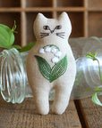 Embroidery Cat Brooch Kit - Lily