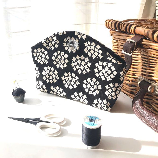 Pouch with a Zippered Pocket – Sewing Instructions