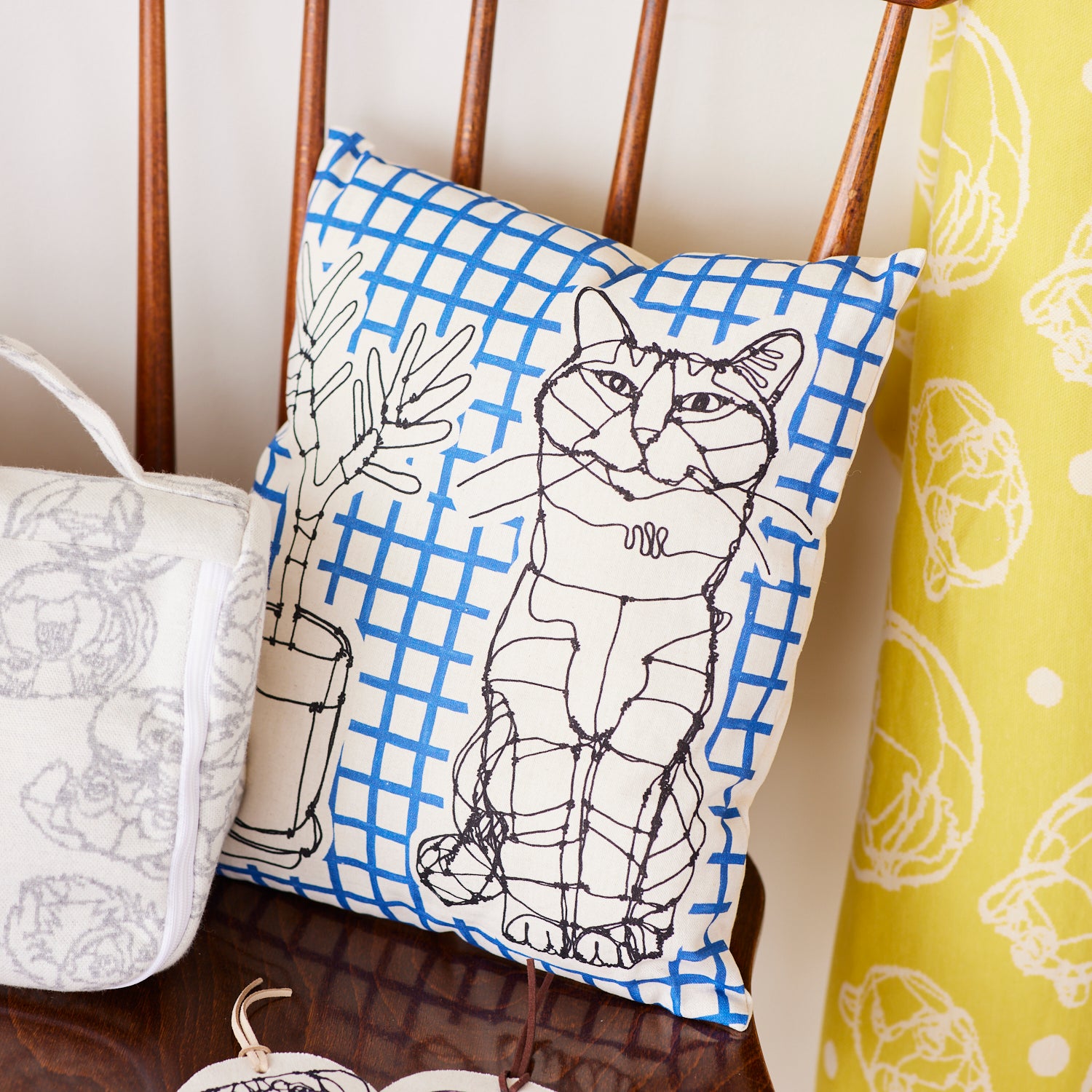 +HAyU Cat Panel Cotton Linen Canvas