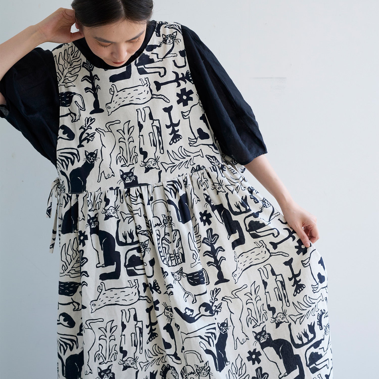 NekoNoe by Ayano Tamuro - Botanical Cats Cotton Linen Canvas