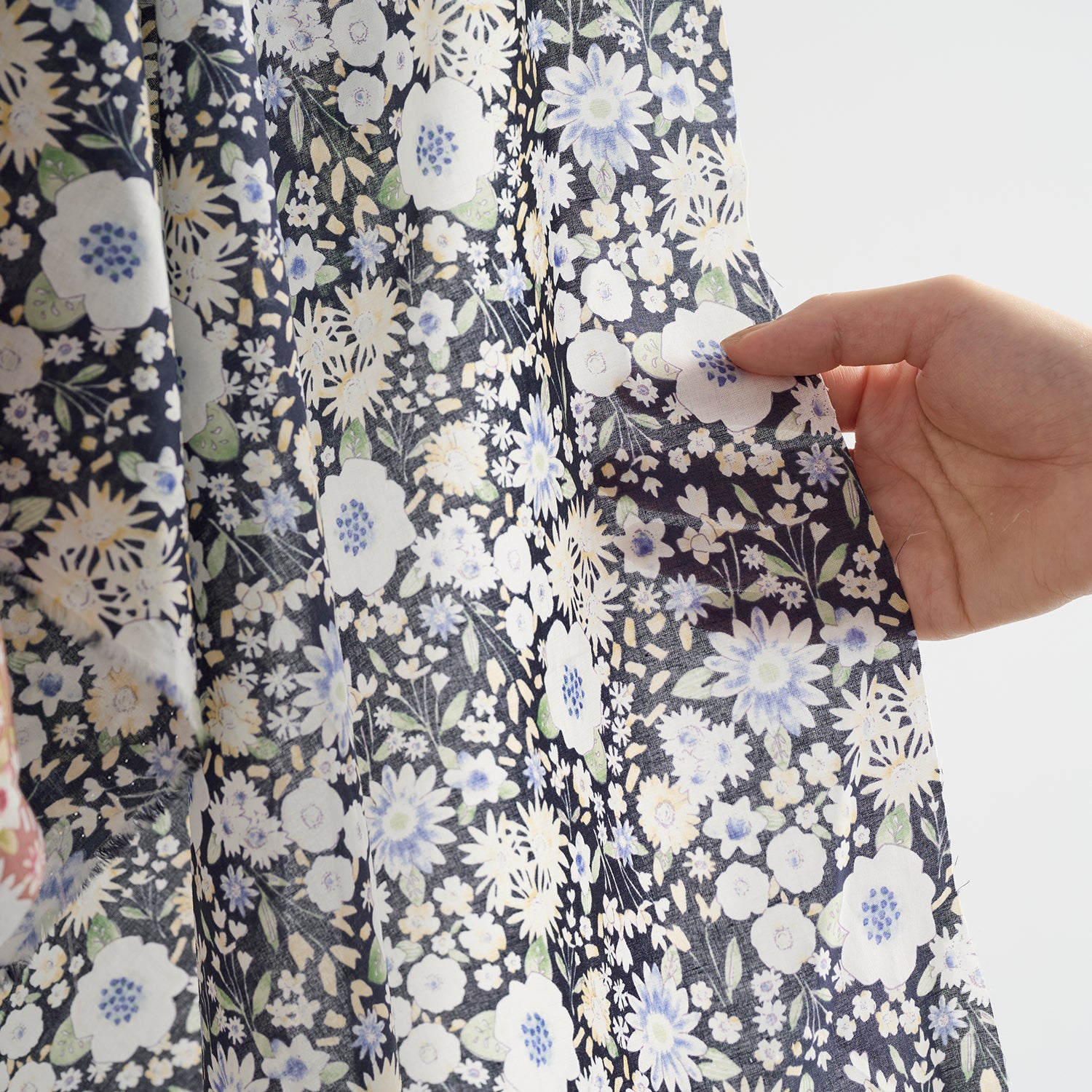 Flownny Vintage Floral Cotton Lawn | Kokka Fabrics
