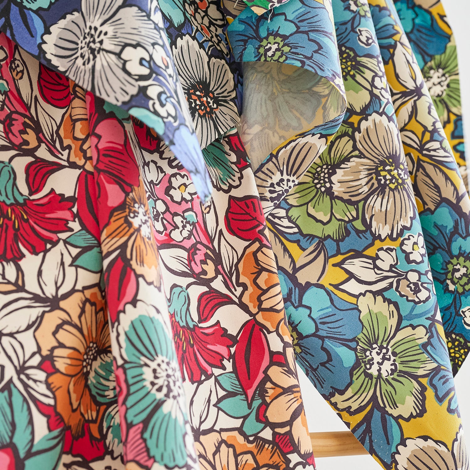 Jambo Floral Cotton Oxford | Kokka Fabrics