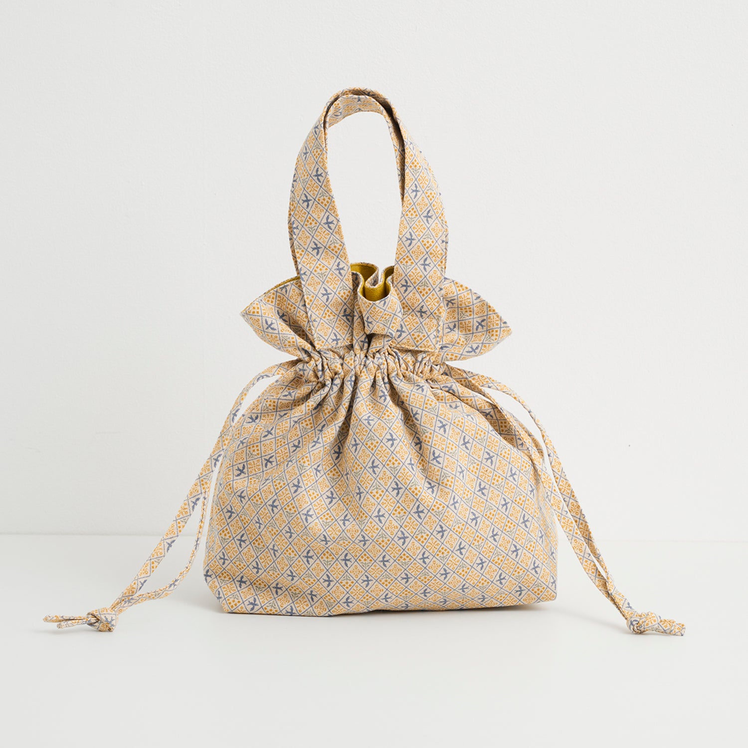 koki sekizawa シルクバッグ　goffa st pour homme Mimosa Birds Cotton Linen Canvas | Kokka Fabrics