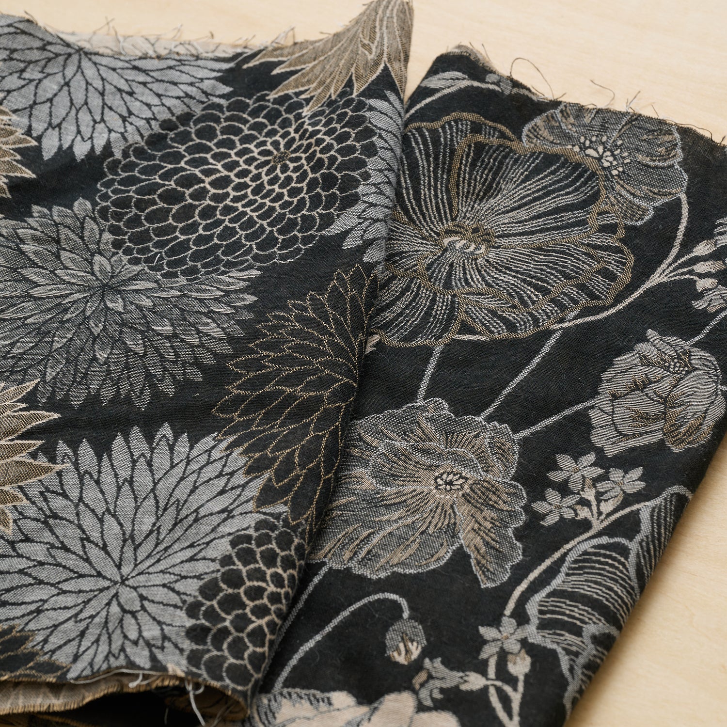 Layered Chrysanthemum Cotton Knit Jacquard - Black