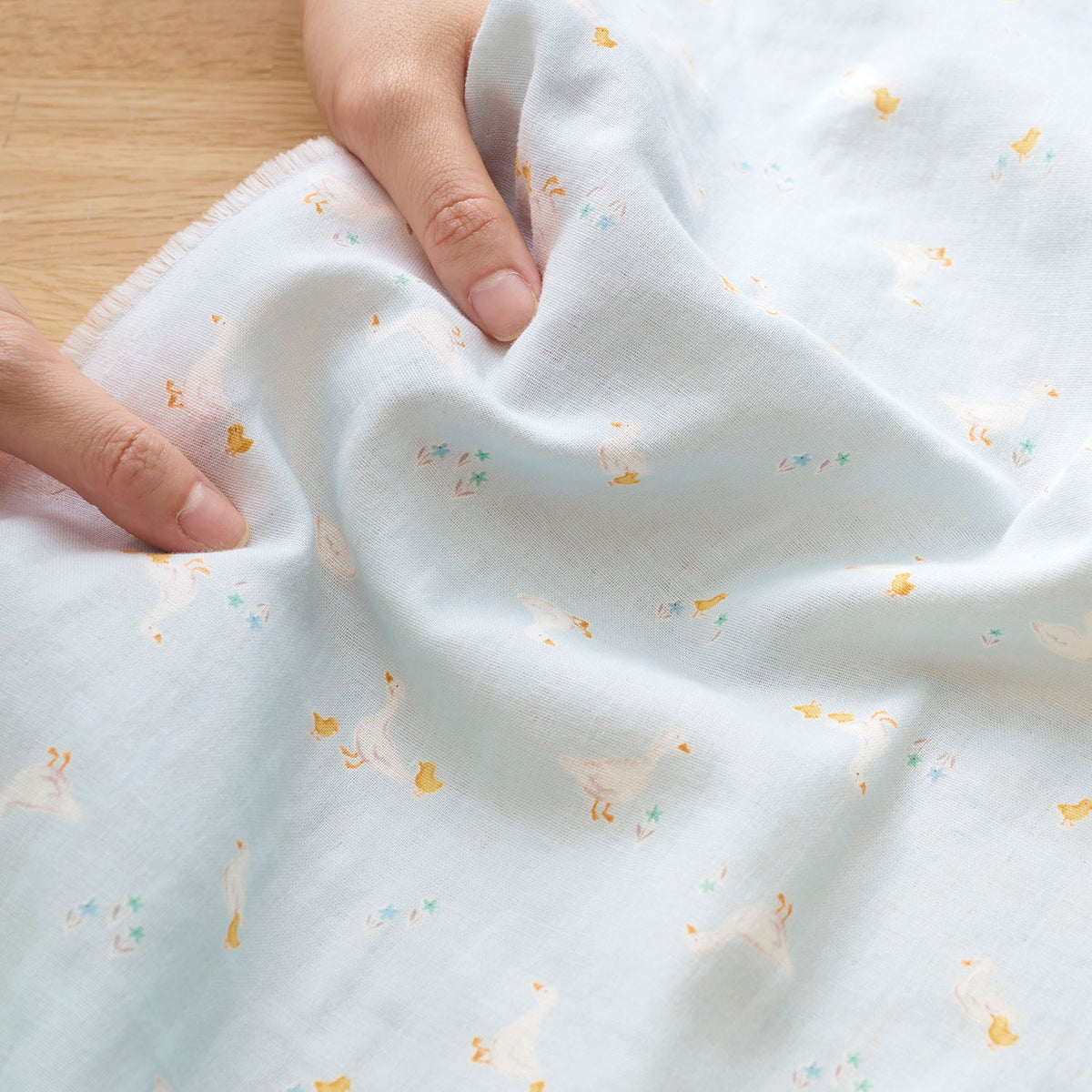 Duck &amp; Flower Cotton Double Gauze - White