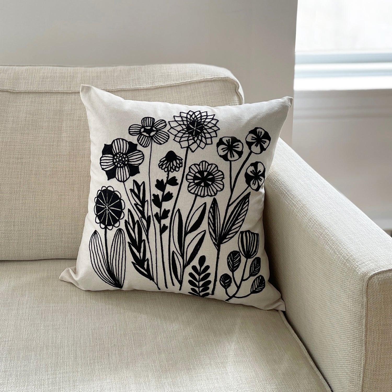 [Kokka Lifestyle] Bookhou Embroidered Cushion Cover - Ecru
