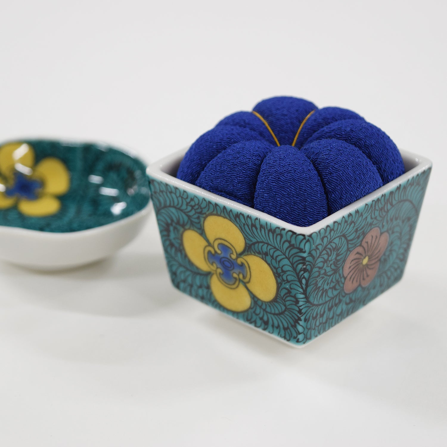 Hiro Kutani Pincushion Set