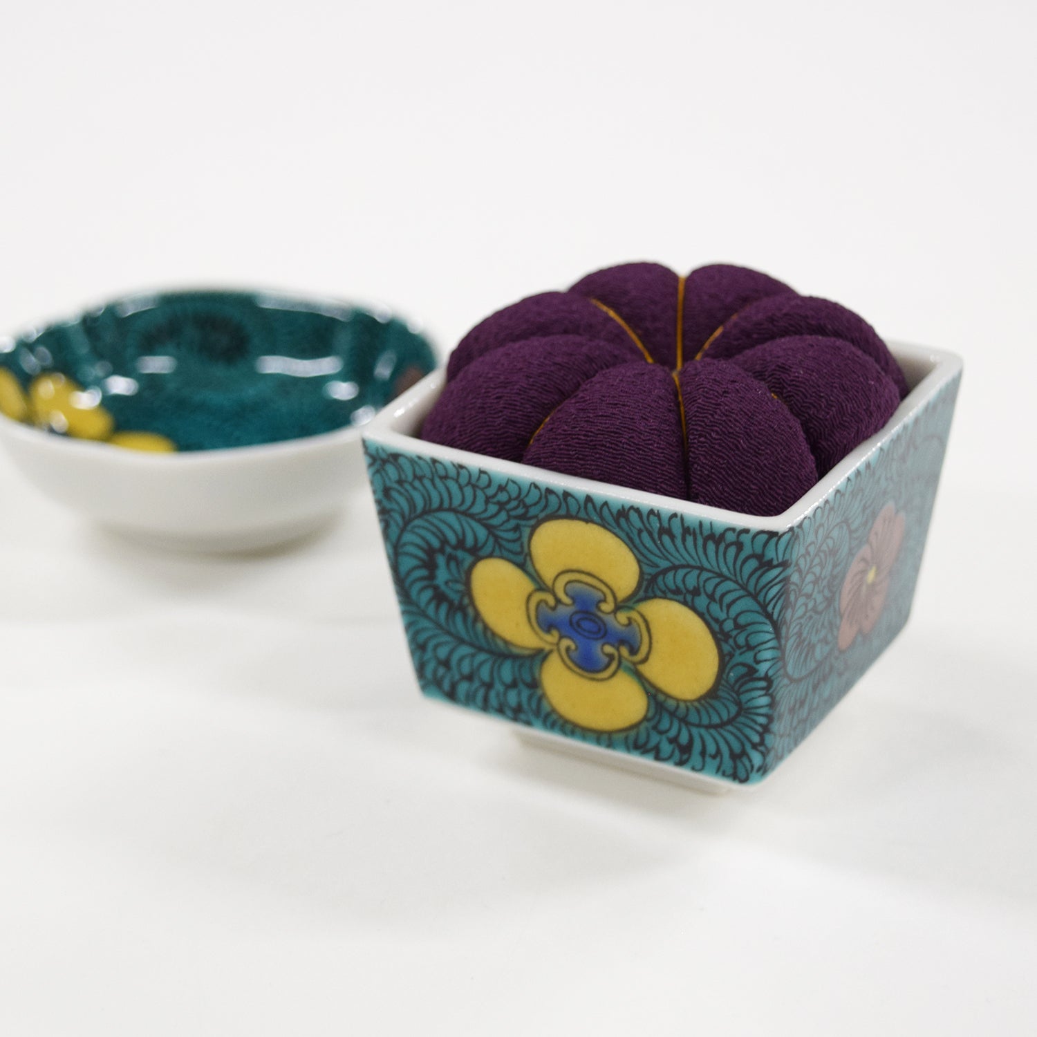 Hiro Kutani Pincushion Set