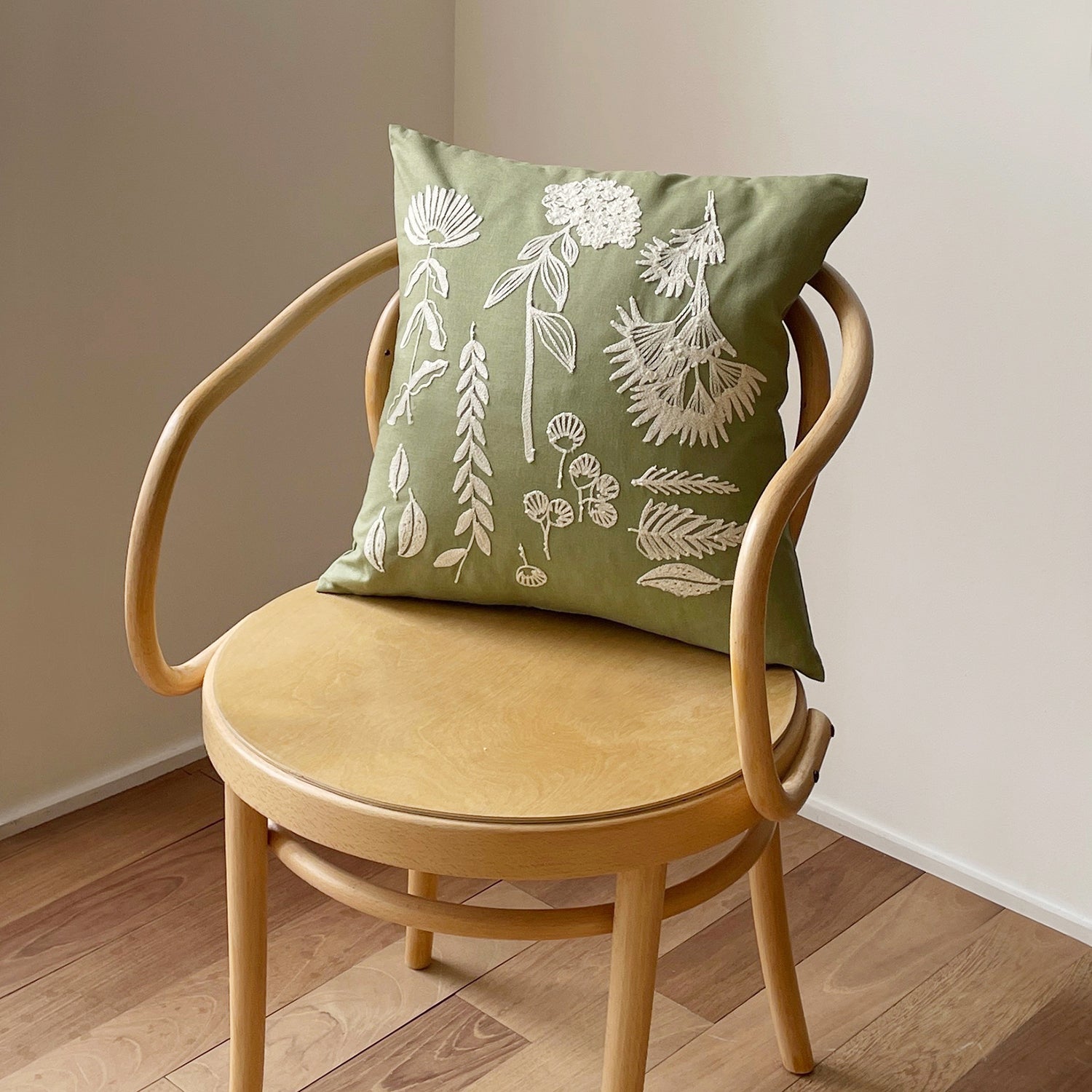 [Kokka Lifestyle] Bookhou Embroidered Cushion Cover - Green
