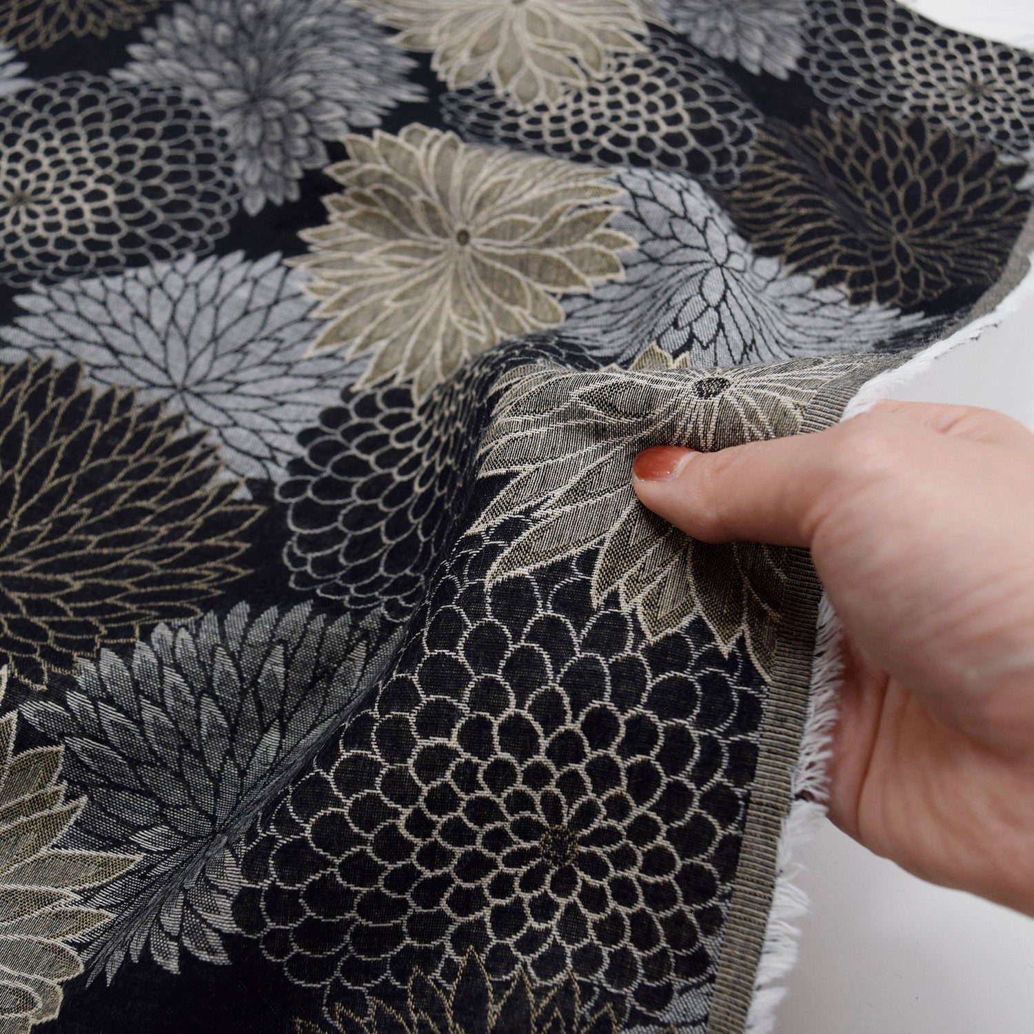 Layered Chrysanthemum Cotton Knit Jacquard - Black