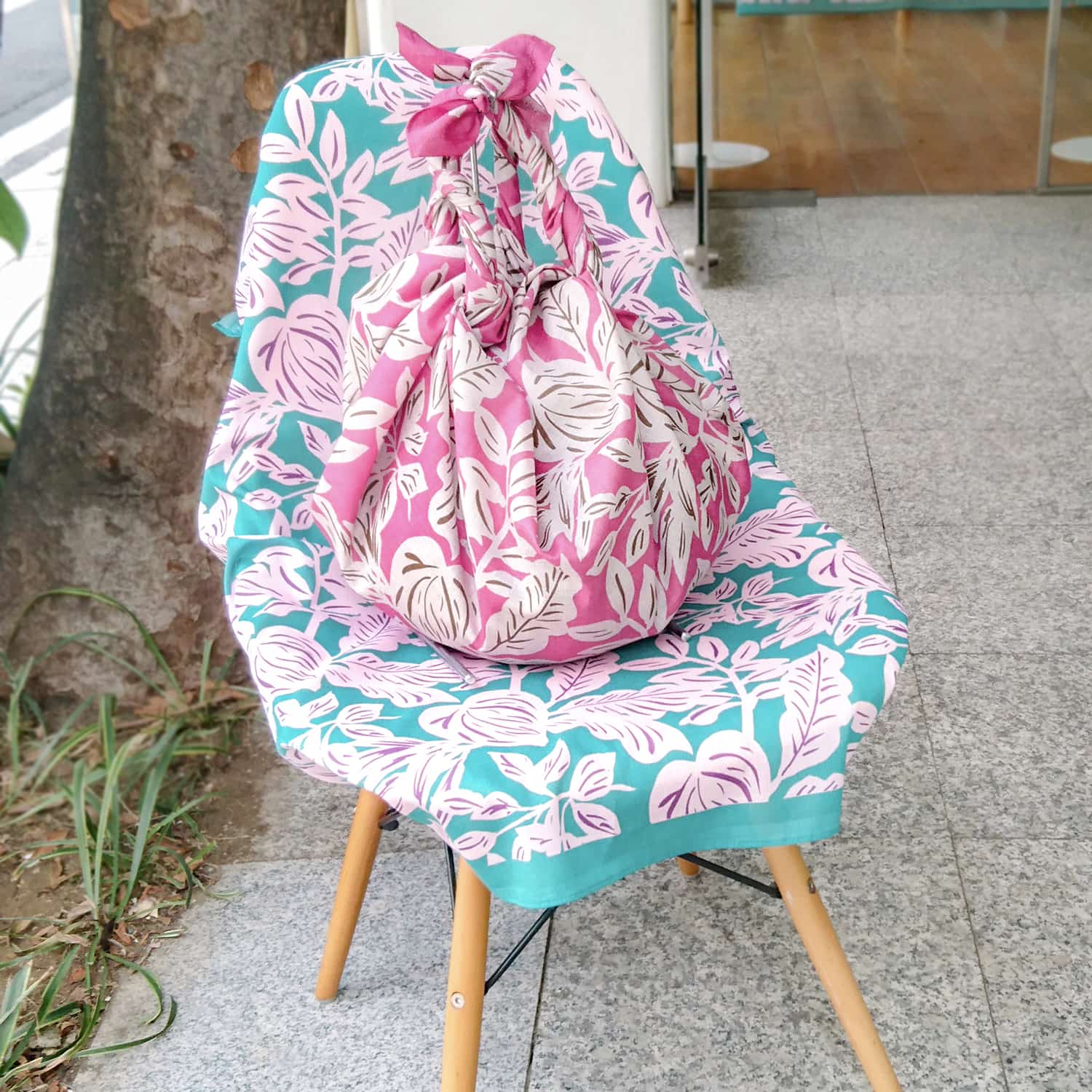 [Kokka Lifestyle] Water-repellent Leaves Prints Furoshiki - Pink