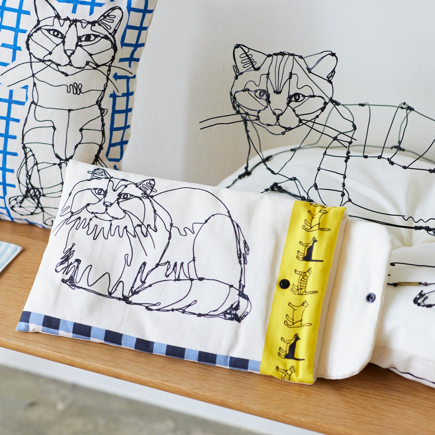 +HAyU Cat Panel Cotton Linen Canvas