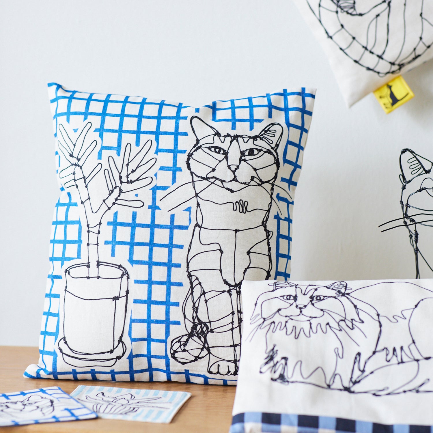 +HAyU Cat Panel Cotton Linen Canvas